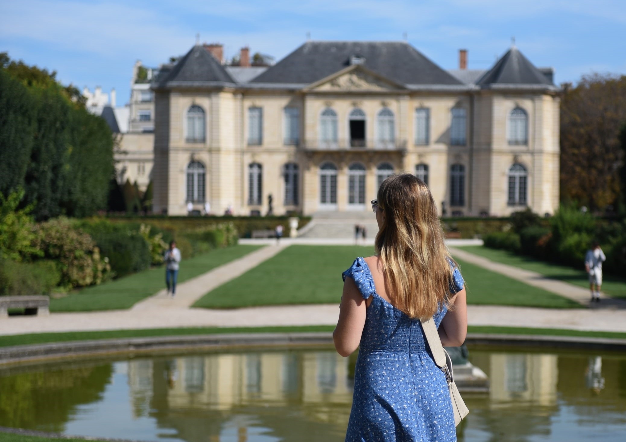 Unlimited access to the sculpture garden with a membership card