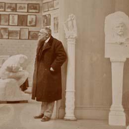 M. Bauche, Rodin dans le Pavillon de l'Alma, 1900