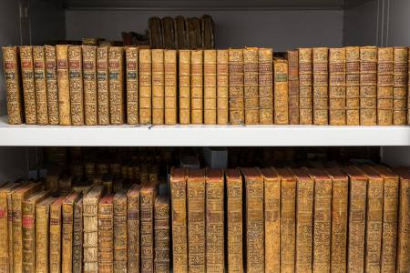 Dos de livres de la bibliothèque personnelle d’Auguste Rodin