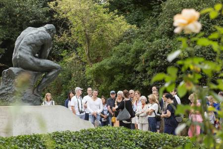 Le Penseur devant la tombe d'Auguste Rodin et de Rose Beuret 
